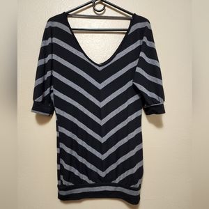 Fitted Gray and Blue Tunic with Three-Quarter Sleeves